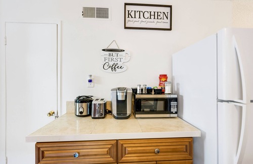 Riverside Apartamento | Cute 3 BR Condo W/Pool Access Near UC Riverside