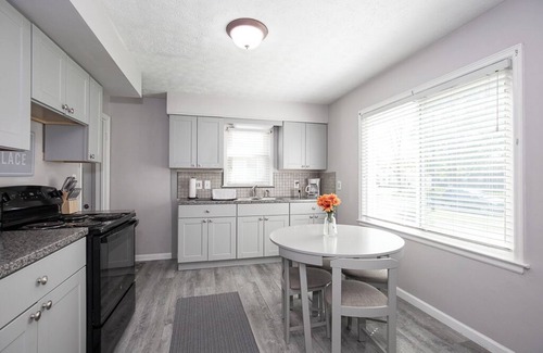 West Akron Casa | Cute 3Bdrm House | Laundry, Game Room, Backyard