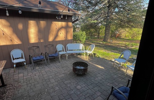 Ames Casa | Cute 4-5 Bedroom Home with 2 Gorgeous Bathrooms Close to Stadium