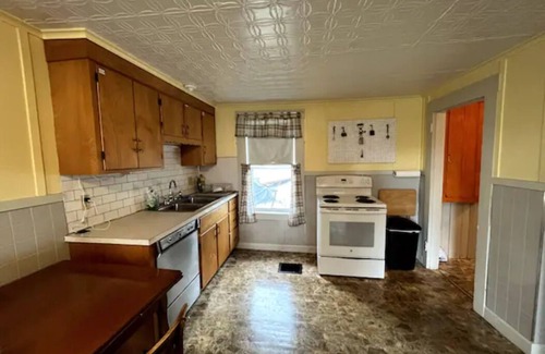 Littleton Casa | Cute 6-Bedroom Getaway in the heart of Littleton