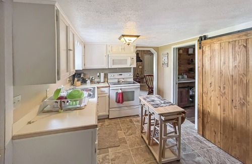 Houghton Lake Casa | Cute and cozy cabin with fenced private yard! Close to everything and the lake!
