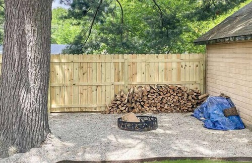 Houghton Lake Casa | Cute and cozy cabin with fenced private yard! Close to everything and the lake!