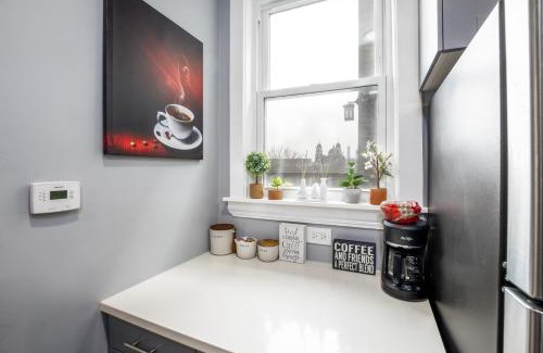 West Town Casa | Cute and Cozy Chicago Modern Condo