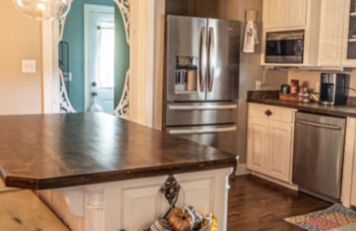 Atoka Cabaña | Cute and cozy cottage in Atoka, home of Reba’s Place.