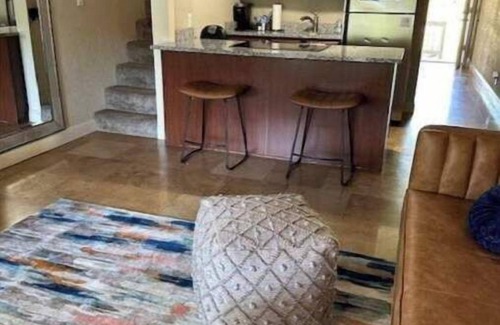 Mid America Apartamento | Cute and Cozy! Great for a couple or small family
