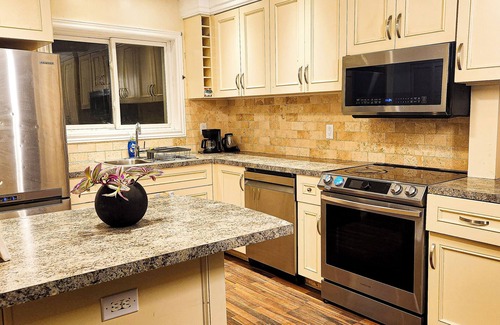 Bramalea Casa | Cute and Cozy home in Brampton. Central Location at Affordable Prices