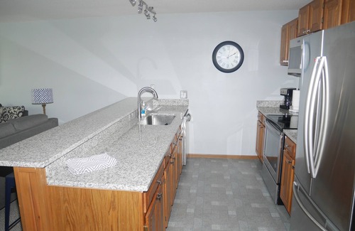 Osage Beach Condominio | Cute and cozy lake condo with cove water views (30x10 slip FREE with a rent).