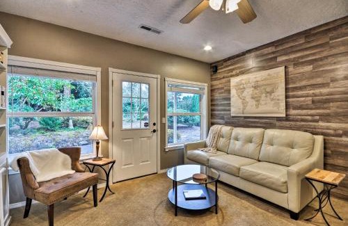 Boring Casa | Cute and Cozy PDX Area Townhouse 31 Mi to Mt Hood!