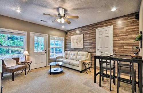 Boring Casa | Cute and Cozy PDX Area Townhouse 31 Mi to Mt Hood!