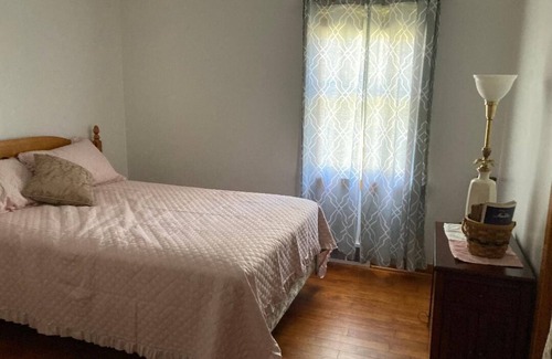 James Creek Cama Y Desayuno | cute and spacious brick house with plenty of boat parking