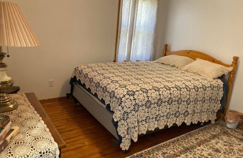 James Creek Cama Y Desayuno | cute and spacious brick house with plenty of boat parking