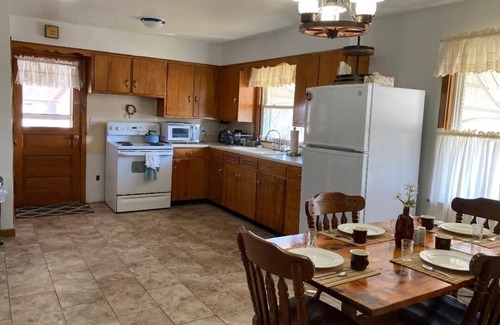 James Creek Cama Y Desayuno | cute and spacious brick house with plenty of boat parking