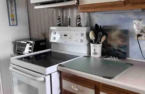 Pine Point Apartamento | Cute apt. steps from the beach!