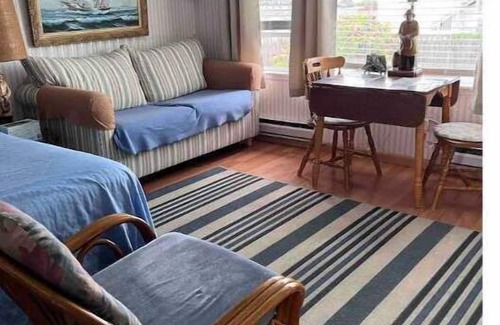 Pine Point Apartamento | Cute apt. steps from the beach!