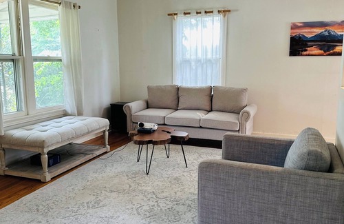 North Loop Casa | Cute Austin Bungalow - Short-Term Rental Opportunity