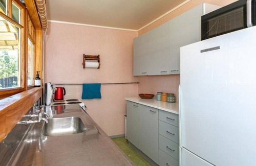 Whangamata Cabaña | Cute Bach one block back from beach