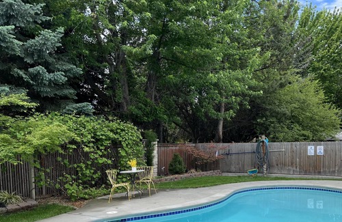 Eagle Casa | Cute, Bright home with pool