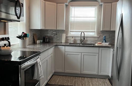 Atchison Casa | Cute Bungalow--Close to BC! Great for families!