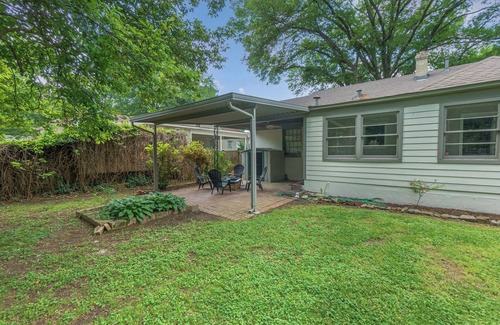 University District Casa | Cute Bungalow in Highland Park near Golf Course, UofM, Midtown&Downtown Memphis