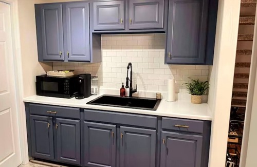 Linden Cabina | Cute cabin retreat near Shenandoah National Park and pet friendly!