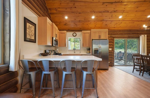 River Bottoms Cabina | Cute Cabin w/ Mountain Views *King Bed*