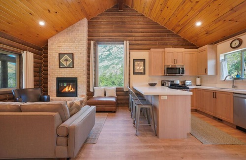 River Bottoms Cabina | Cute Cabin w/ Mountain Views *King Bed*