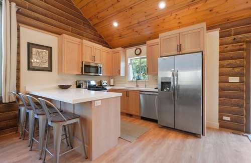 River Bottoms Cabina | Cute Cabin w/ Mountain Views *King Bed*