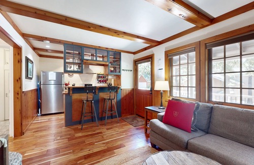 Carnelian Bay Cabina | Cute cabin w/ spacious porch, walk to beach & dining, central to ski resorts
