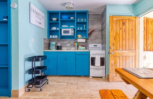Concan Cabina | Cute Cabin with Amazing Frio River Frontage, 1 mile from Garner State Park