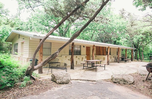 Concan Cabina | Cute Cabin with Amazing Frio River Frontage, 1 mile from Garner State Park