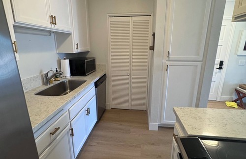 Olde Carlsbad Condominio | Cute Carlsbad Condo! 2 Miles to the Beach and Village