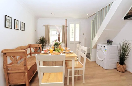 Hastings Casa | Cute Central Georgian Cottage