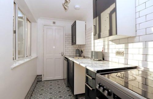 Hastings Casa | Cute Central Georgian Cottage