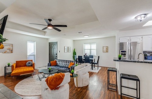 Frisco Casa | Cute Chic 2B 2B Duplex APT