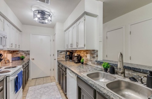 Frisco Casa | Cute Chic 2B 2B Duplex APT