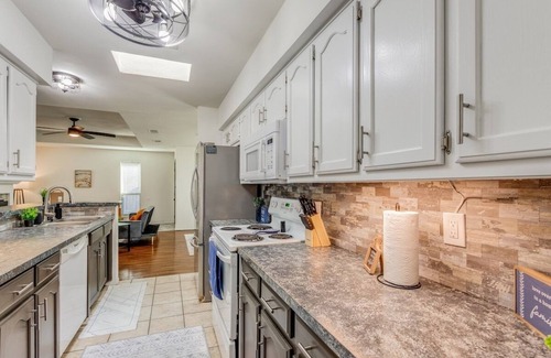 Frisco Casa | Cute Chic 2B 2B Duplex APT