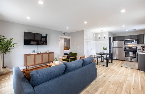 Melvindale Casa | Cute, Chic & Updated Melvindale Cottage!