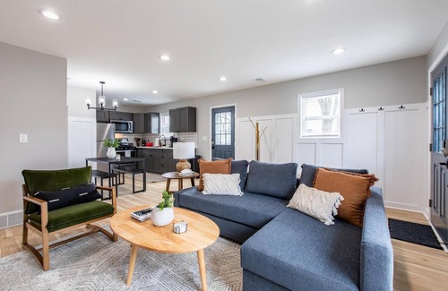 Melvindale Casa | Cute, Chic & Updated Melvindale Cottage!