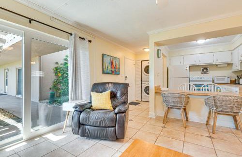 Cocoa Beach Apartamento | Cute Cocoa Beach Condo with Pool and Beach Access!