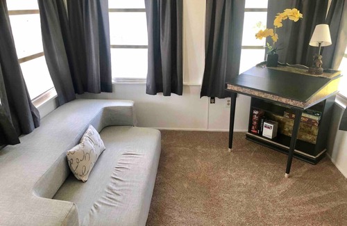 Arlington Casa | Cute, comfy and pet friendly cottage close to everything!