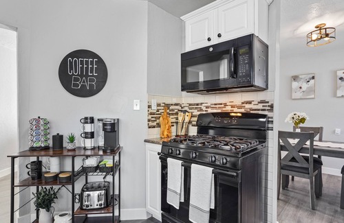 South Natomas Casa | cute comfy home w/relaxing lit gazebo minutes from downtown & airport