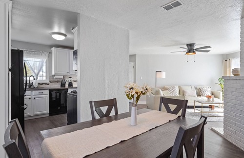 South Natomas Casa | cute comfy home w/relaxing lit gazebo minutes from downtown & airport