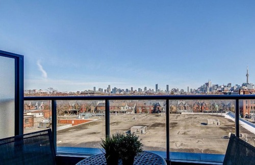 Beaconsfield Village Condominio | Cute condo in trendy Queen West