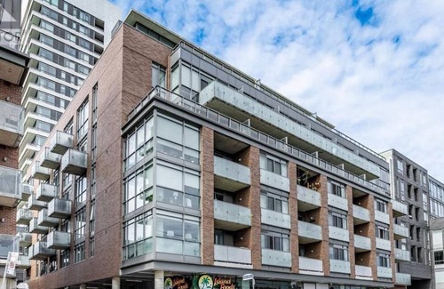 Beaconsfield Village Condominio | Cute condo in trendy Queen West