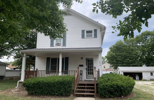 Fort Scott Casa | Cute, Convenient, in town on the main St, cozy 4 bedroom house