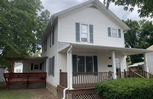 Fort Scott Casa | Cute, Convenient, in town on the main St, cozy 4 bedroom house