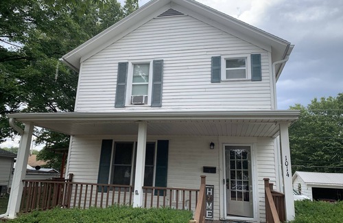 Fort Scott Casa | Cute, Convenient, in town on the main St, cozy 4 bedroom house