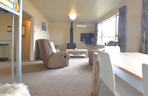 Te Anau Cabaña | Cute Cottage 2 mins walk to Lake Te Anau and DOC