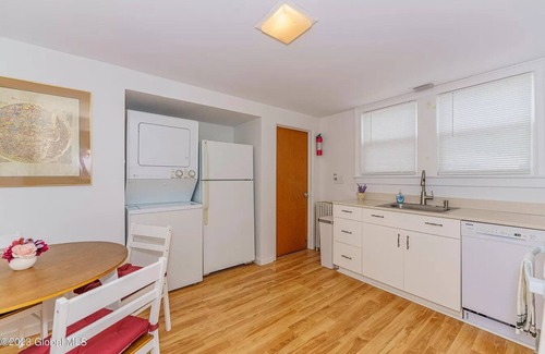Saratoga Springs Cabaña | Cute Cottage 5 minutes from the Track