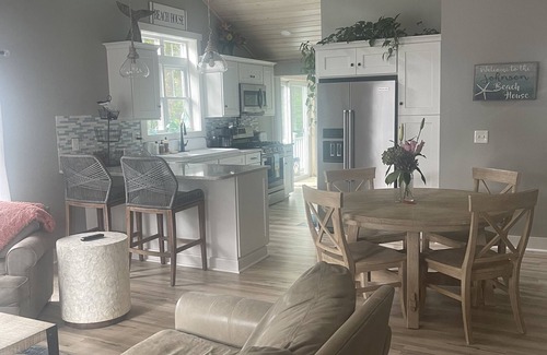 York Beach Casa | Cute cottage close to short sands beach
